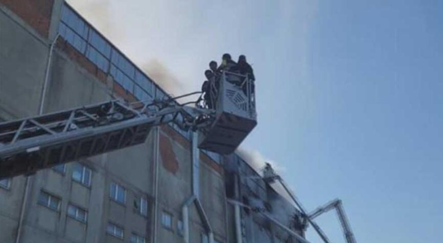 İkitelli Organize Sanayi Bölgesinde yangın: 8 kişi kurtarıldı