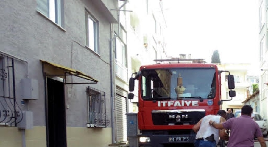 Bursa'da binanın çatı katında yangın çıktı!