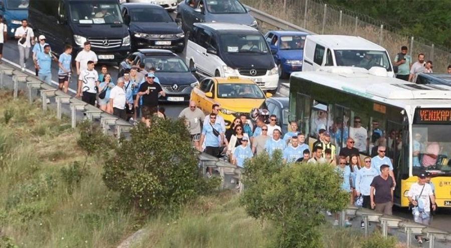 Atatürk Olimpiyat Stadı çevresinde trafik! Taraftarlar stada yürüyerek gitti