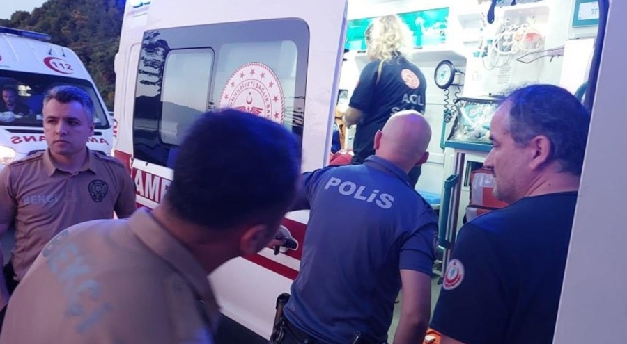 18 yaşındaki genç, serinlemek için girdiği denizde boğulma tehlikesi atlattı