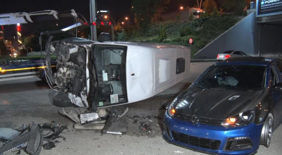 Ankara'da servis ile otomobil birbirine girdi: 3 yaralı