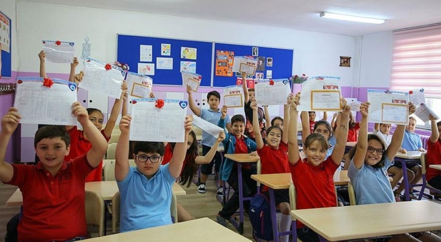 19 milyon öğrenci Cuma günü karne heyecanı yaşayacak