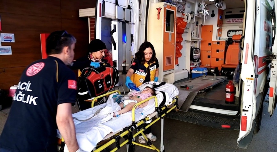 Bursa'da yemek borusuna fıstık kaçan çocuk hayatta kalma mücadelesi veriyor