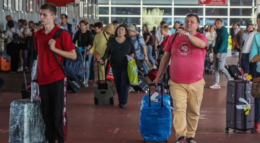 Antalya'ya hava yolu ile gelenlerin sayısı 4 milyonu aştı