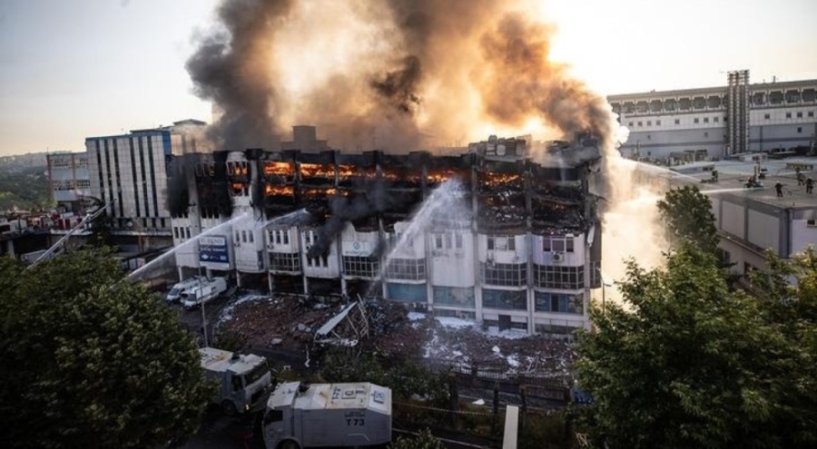 İstanbul'daki fabrika yangını hala sürüyor! TOMA'lar dahil oldu