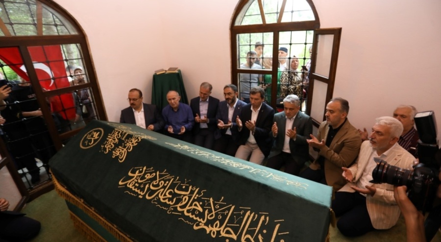 Turgut Alp'in türbesi  restore edildi