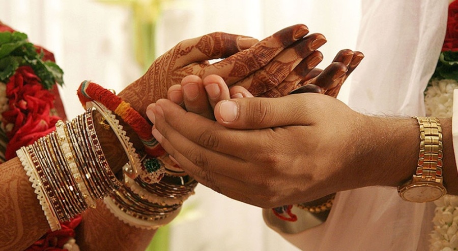 Hindistan'da  6 saatte 2 bin 413 çift evlendi