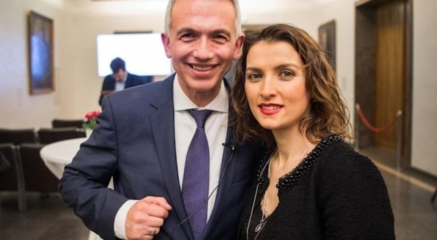 Frankfurt'un eski Büyükşehir Belediye Başkanı Türk eşinden boşanıyor