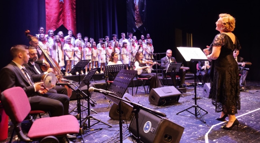 Türk Sanat Müziği öğrencileri yılsonu konseriyle dinleyicilerle bir araya geldi