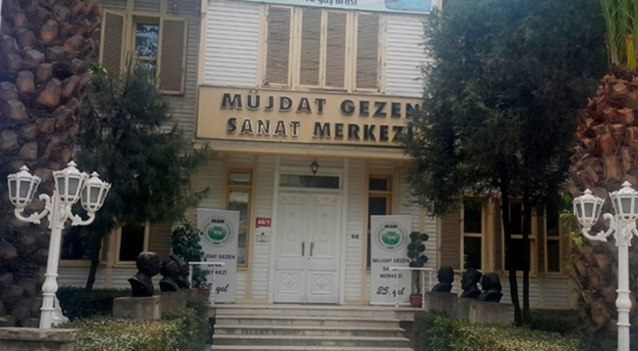 Müjdat Gezen'in tiyatro binası 65 milyon liraya satılığa çıktı