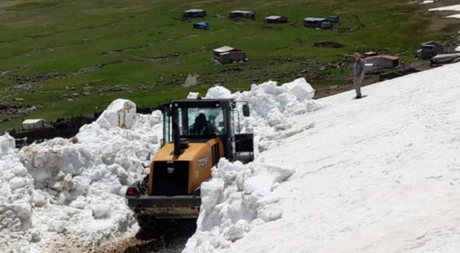 Artvin'in yüksek rakımlı bölgelerinde karla mücadele