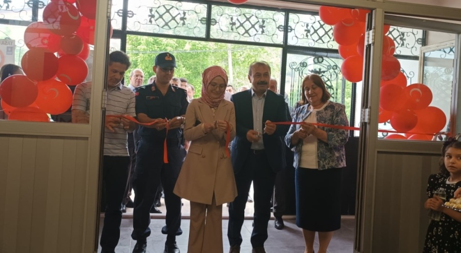 Harmancık Halk Eğitimi Merkezinin yıl sonu sergisi açıldı