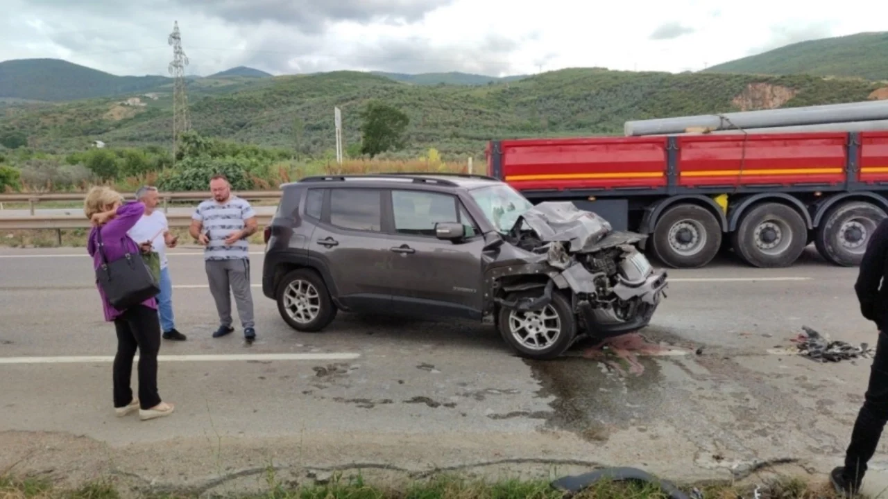Bursa'da lüks jip tıra arkadan çarptı 1 yaralı