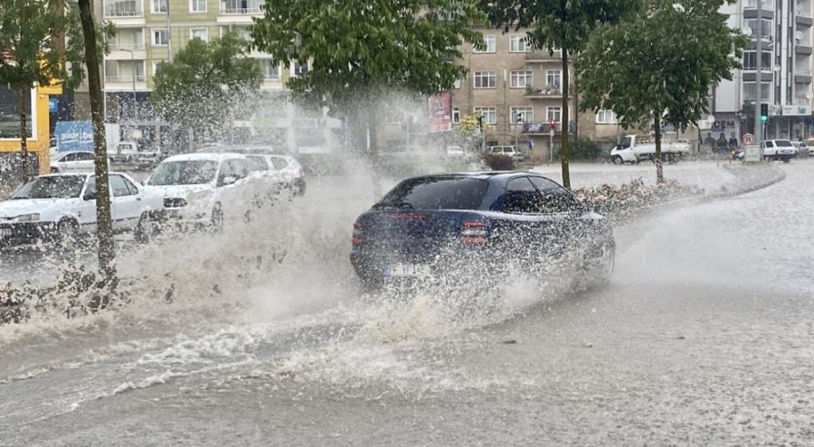 Kırşehir'deki sağanak yağış tarım arazilerine zarar verdi
