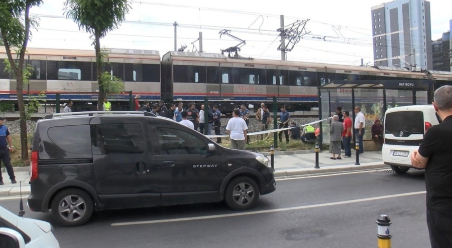 İstanbul'da Marmaray'ın çarptığı işçi yaşamını yitirdi