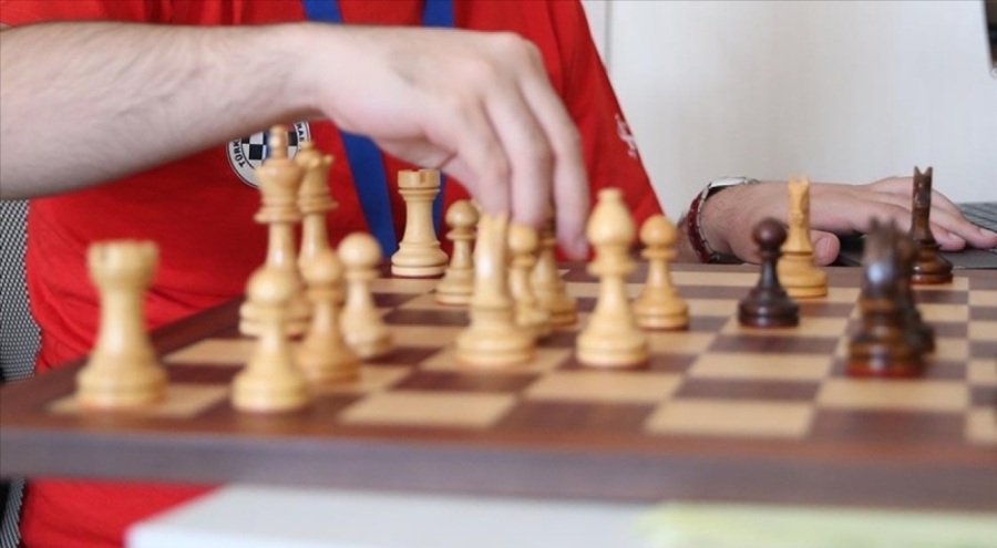 Ediz Gürel Satranç Şampiyonası'nda şampiyon oldu