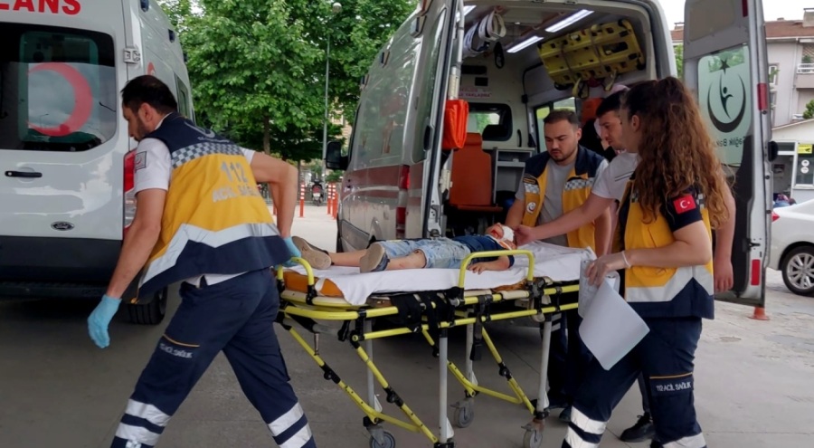 Bursa İnegöl'de otomobil 8 yaşındaki çocuğa çarptı