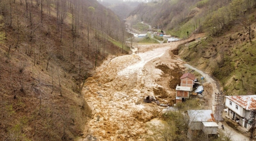 Doğu Karadeniz'de sel ve heyelan uyarısı!