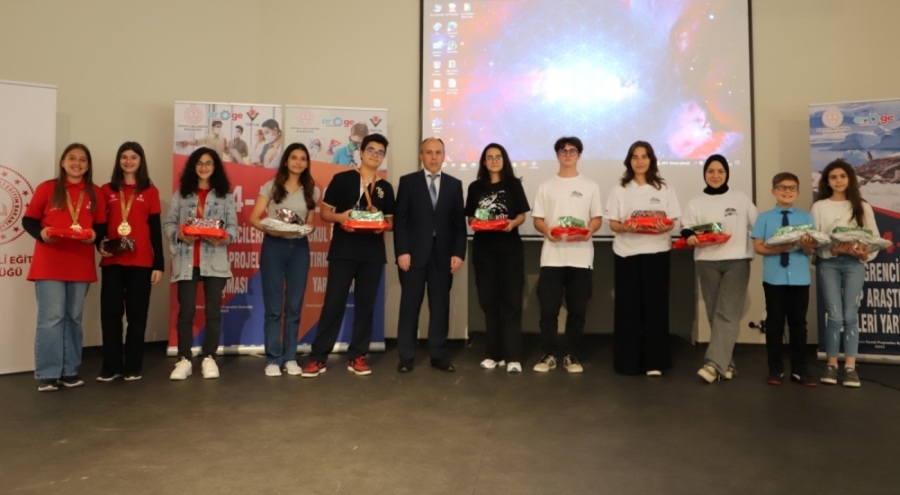 Bursa'da TÜBİTAK yarışmalarında dereceye girenler için tören