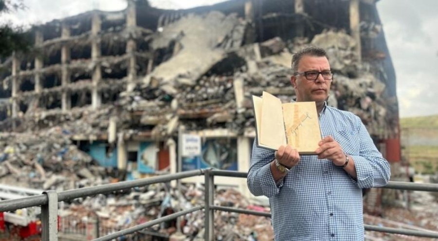 Atatürk'ün imzaladığı iddia edilen Nutuk alevlerin içerisinden kurtarıldı