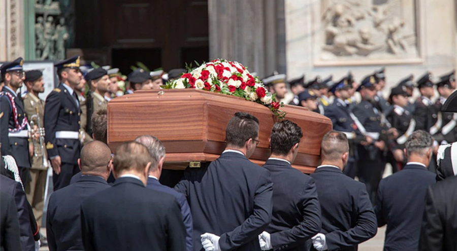 Berlusconi son yolculuğuna uğurlandı