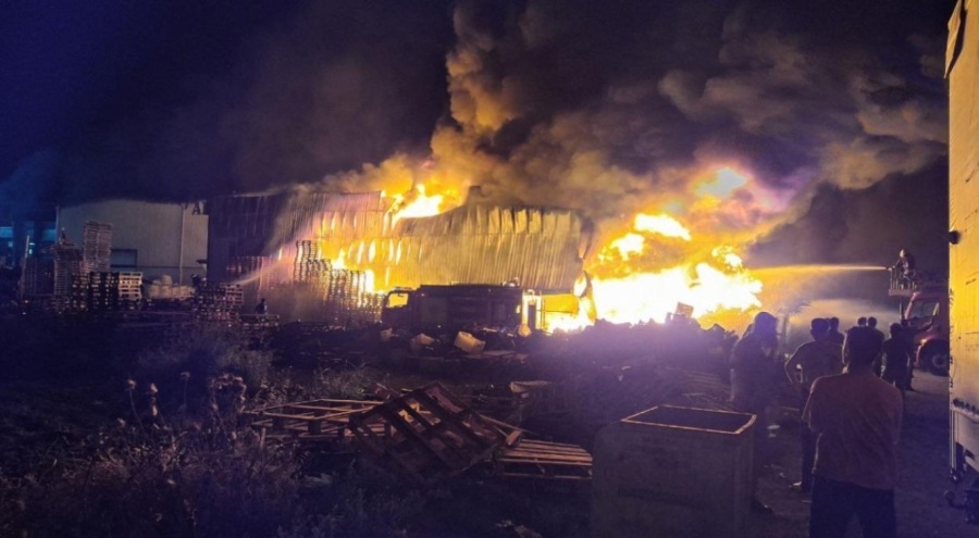 Mersin'de fabrika yangını