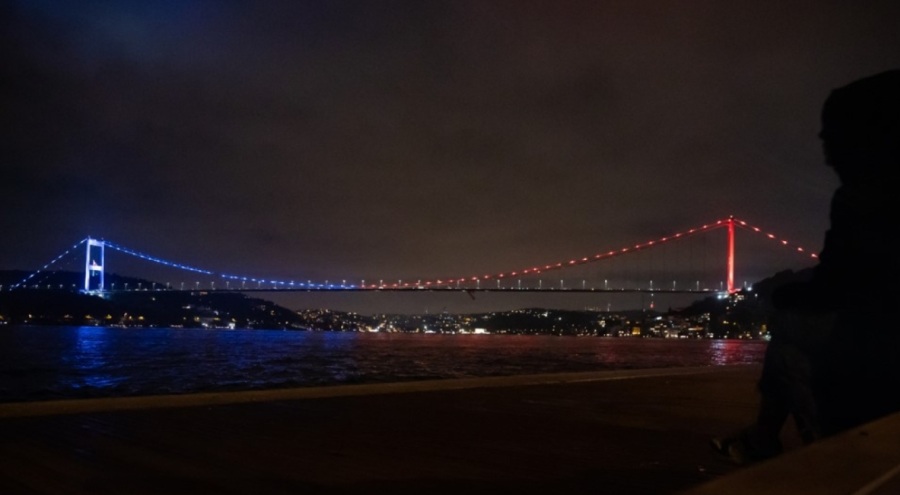 İstanbul'daki köprüler Jandarma için ışıklandırıldı