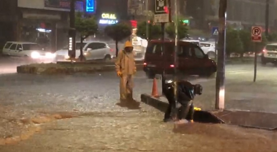 Rize'de şiddetli yağış etkili oldu