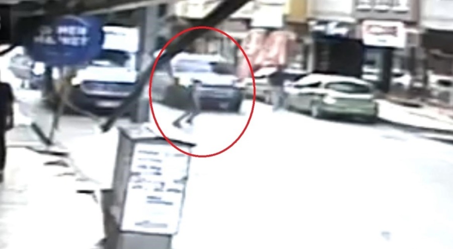 Bursa'da yola aniden fırlayan çocuğa otomobil çarptı