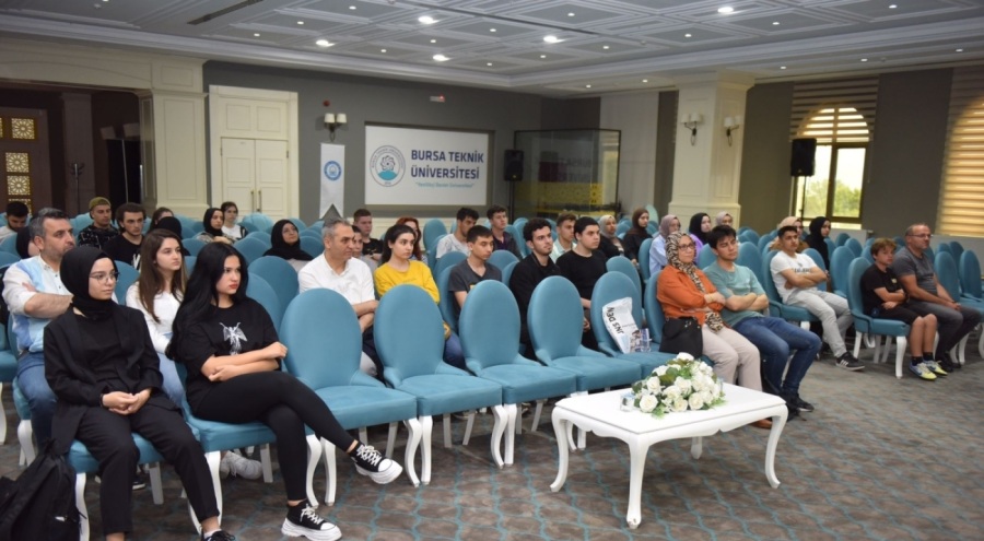 Bursa'da gençler 'Bonus Hoca' ile buluştu