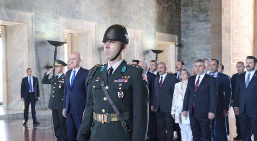 Numan Kurtulmuş, Anıtkabir'i ziyaret etti