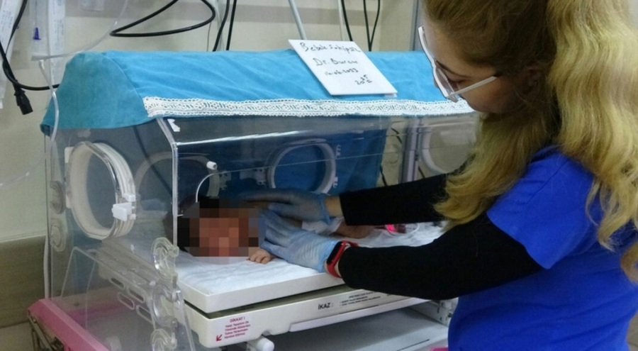 Mersin'de yürüyüş yapan çift terk edilmiş bebek buldu