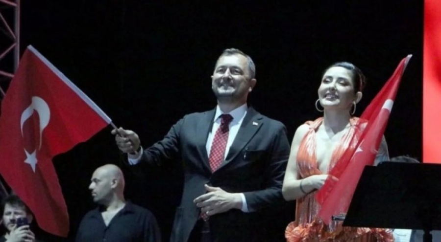 Melek Mosso konseriyle tepki çekmişti görevden alındı