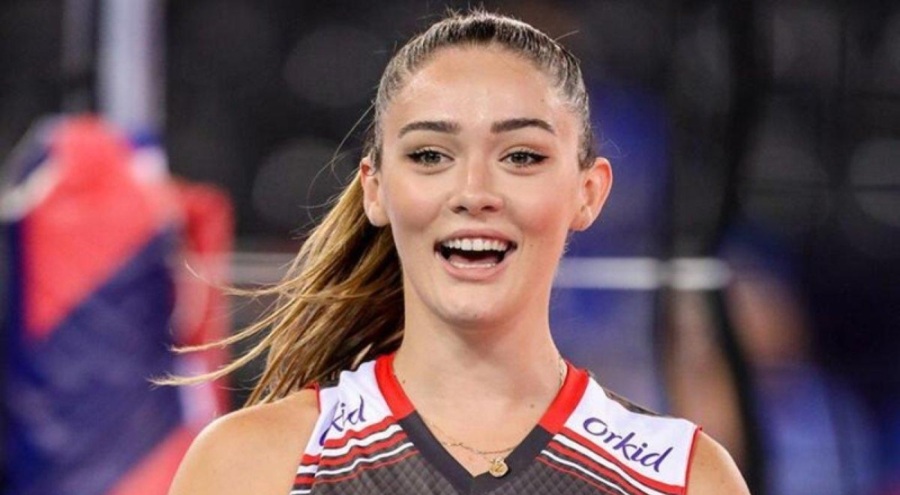 Voleybolcu Zehra Güneş'in cildindeki güneş yanıkları dikkat çekti