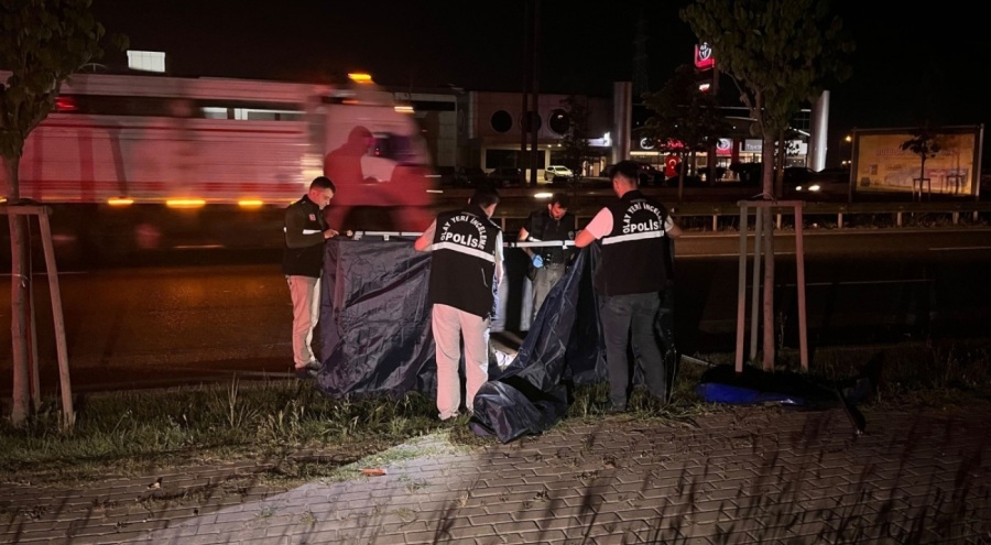 Bursa'da araç çarptığı yayayı metrelerce sürükledi!