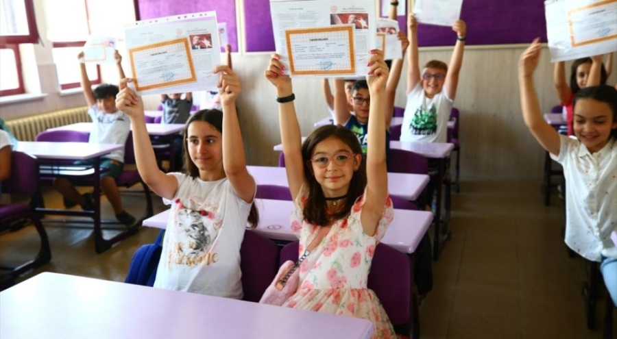 19 milyon öğrenci için bugün karnelerini alacak