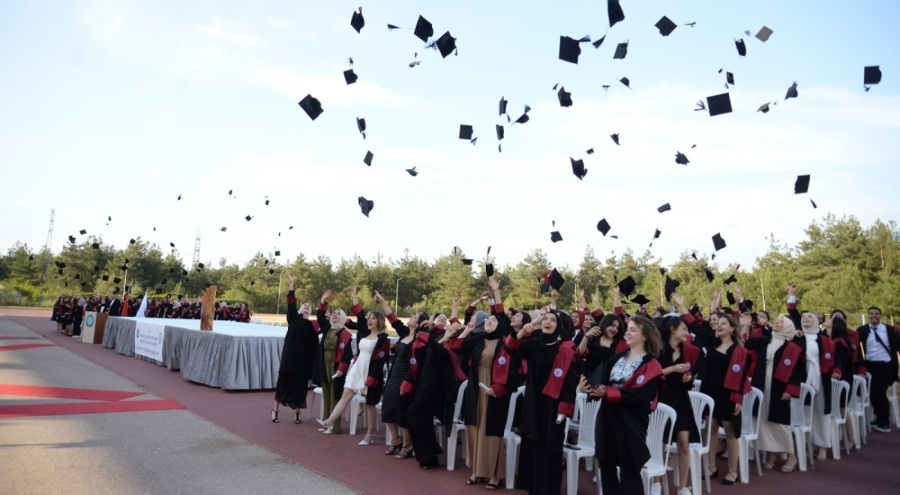 Sağlık ordusunun yeni neferleri belgelerini aldı
