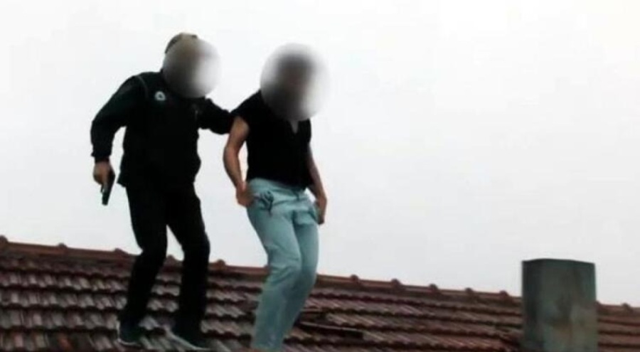 DEAŞ şüphelisi, saklandığı çatıda yakalandı