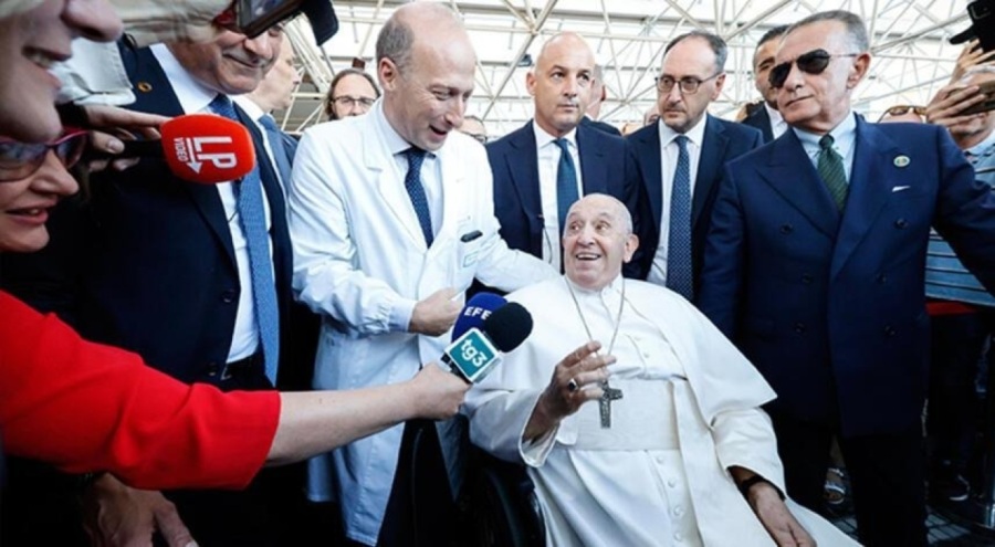 Papa Francis taburcu oldu