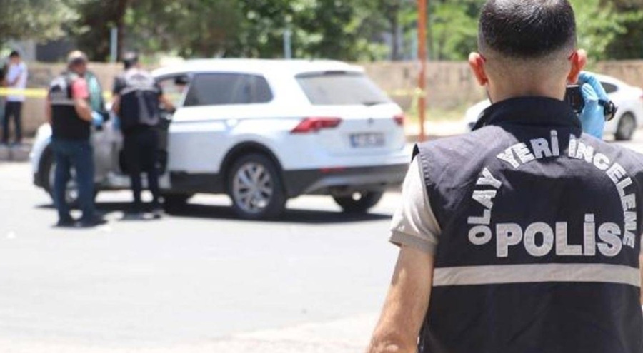 Boşanma aşamasındaki eşi ile kayınpederini katletti