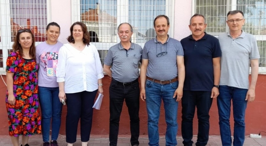 Öğrenciler mezun öğretmenler emekli oldu