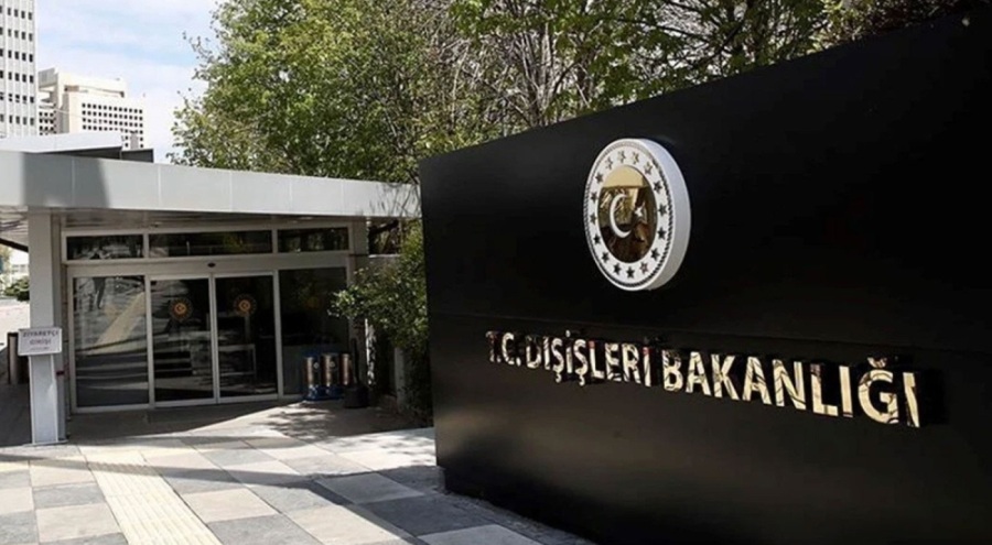 Bakanlıktan Akdeniz'de düzensiz göçmenleri taşıyan tekneyle ilgili açıklama geldi