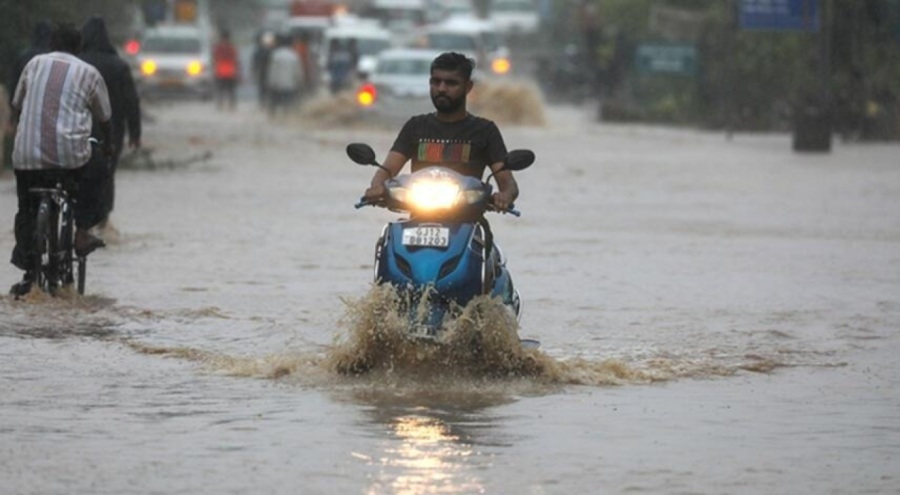 Biparjoy Kasırgası 2 kişinin ölümüne sebep oldu