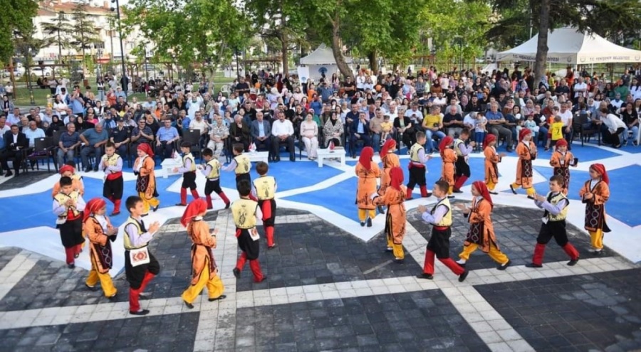 Minikler izleyenleri kendine hayran bıraktı