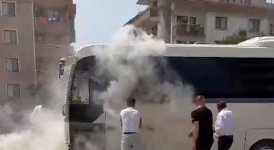 İşçi taşıyan servis yanmaktan son anda kurtuldu