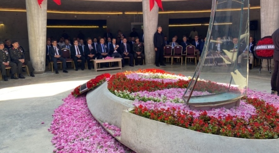 Süleyman Demirel mezarı başında anıldı