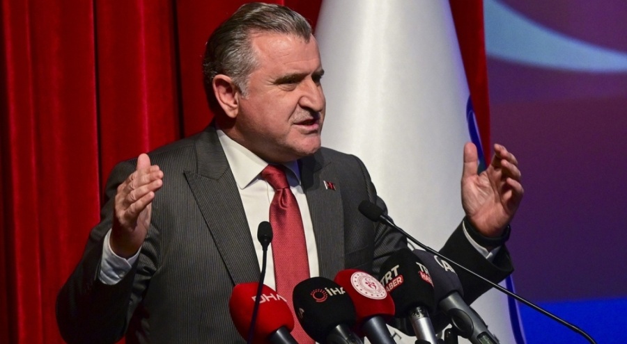 Bakan Osman Aşkın Bak Anadolu Efes'i tebrik etti