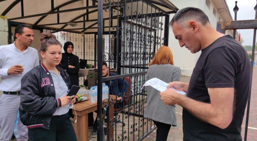 Bursa'da sınava sürücü belgesiyle girmek isteyen öğrenci içeri alınmadı