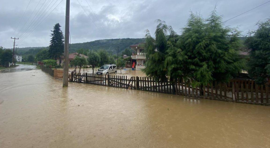 Düzce'de sağanak etkisini gösterdi