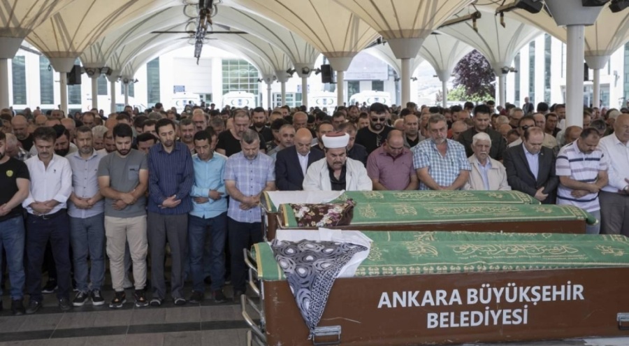 Böcek ilacından zehirlenen anne kız son yolculuğuna uğurlandı